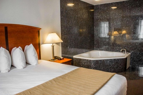 Quality Inn Long Island City - Queensboro Bridge image 6